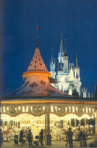 0100-11104 CASTLE AND CAROUSEL