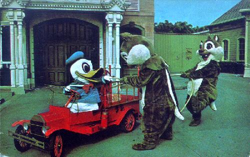 0111-0352 A " QUACK " TEAM OF FIREMEN