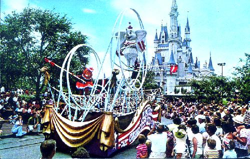 0111-0365 AMERICA . . . THE GREATEST SHOW ON EARTH