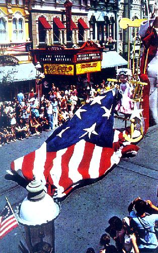 0111-0366 OLD GLORY PART OF BICENTENNIAL PARADE
