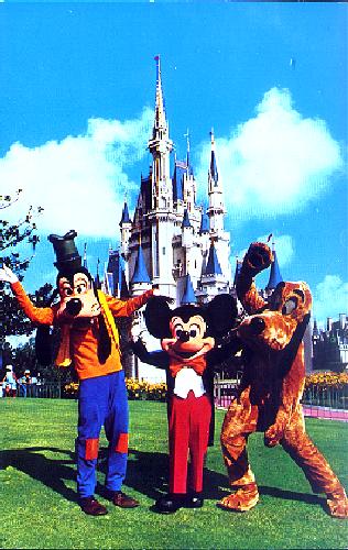 0111-0373 MICKEY AND PALS WELCOME GUESTS TO FANTASYLAND