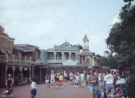 .Frontierland food area construction fence: wide view 