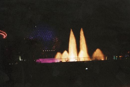 If Spaceship earth is a giant golfball the fountain must be a sprinkler head